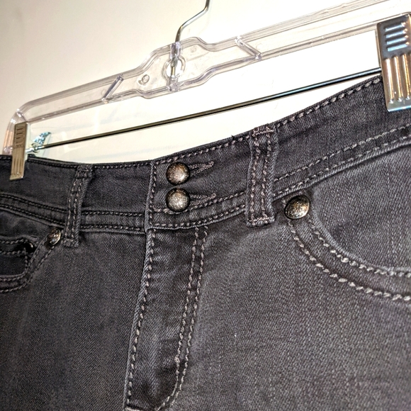 Code Bleu Low Rise Boot Cut Buttoned Jeans - Picture 4 of 7